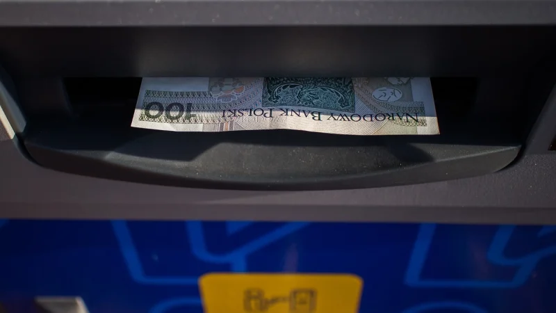 jak wpłacić pieniądze na konto
